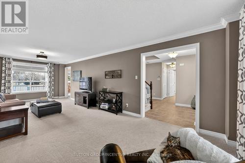 60 O'Neill Circle, Springwater, ON - Indoor Photo Showing Living Room