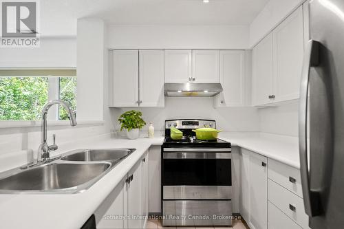 331 Mariners Way, Collingwood, ON - Indoor Photo Showing Kitchen With Double Sink