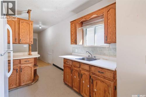 527 6Th Street E, Saskatoon, SK - Indoor Photo Showing Kitchen