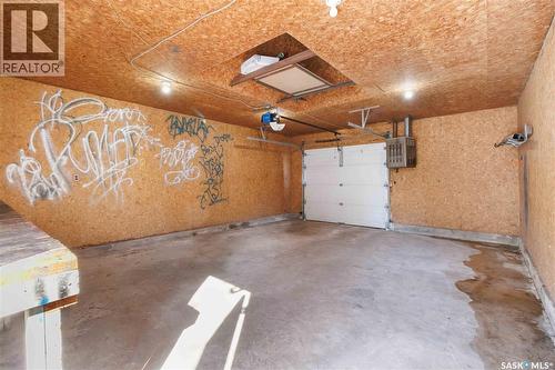 527 6Th Street E, Saskatoon, SK - Indoor Photo Showing Garage