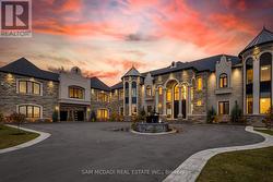 4 SAINT LUKES COURT  Brampton, ON L6P 1K9