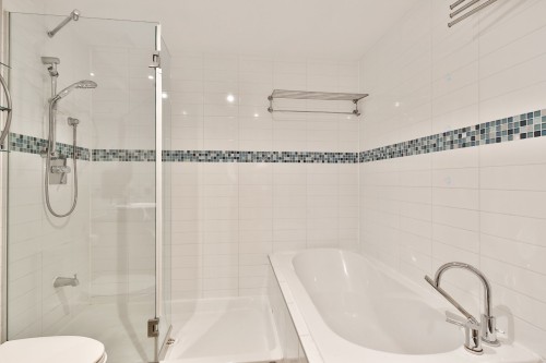 Bathroom - 305-375 Boul. Décarie, Montréal (Saint-Laurent), QC - Indoor Photo Showing Bathroom