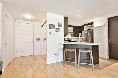 Mud Room - 305-375 Boul. Décarie, Montréal (Saint-Laurent), QC - Indoor