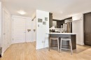 Mud Room - 305-375 Boul. Décarie, Montréal (Saint-Laurent), QC  - Indoor 