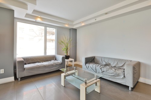 Mud Room - 305-375 Boul. Décarie, Montréal (Saint-Laurent), QC - Indoor Photo Showing Living Room