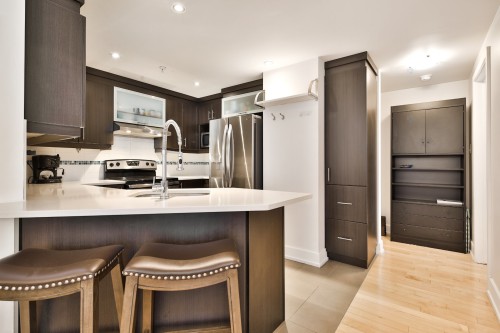 Kitchen - 305-375 Boul. Décarie, Montréal (Saint-Laurent), QC - Indoor Photo Showing Kitchen With Stainless Steel Kitchen With Upgraded Kitchen