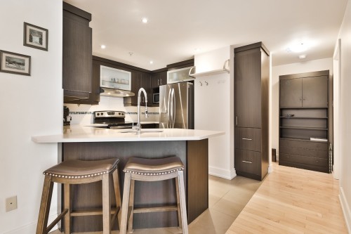 Kitchen - 305-375 Boul. Décarie, Montréal (Saint-Laurent), QC - Indoor Photo Showing Kitchen With Upgraded Kitchen