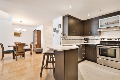 Kitchen - 305-375 Boul. Décarie, Montréal (Saint-Laurent), QC - Indoor Photo Showing Kitchen With Stainless Steel Kitchen