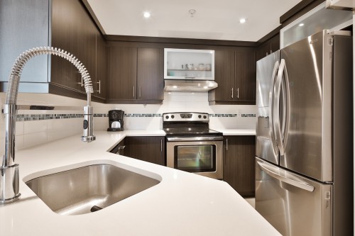 Kitchen - 305-375 Boul. Décarie, Montréal (Saint-Laurent), QC - Indoor Photo Showing Kitchen With Stainless Steel Kitchen With Double Sink