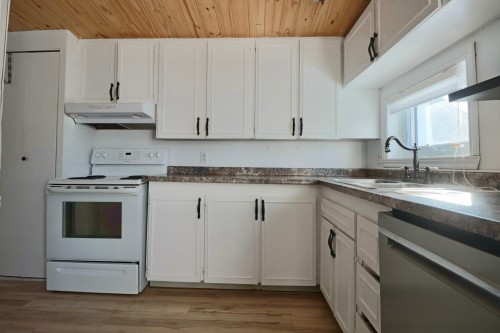 Cuisine - 1510 Route Ste-Anne E., Yamachiche, QC - Indoor Photo Showing Kitchen With Double Sink