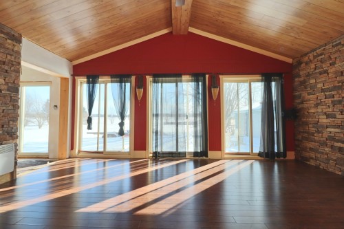 Salon - 1510 Route Ste-Anne E., Yamachiche, QC - Indoor Photo Showing Other Room