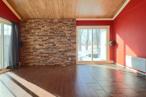 Salon - 1510 Route Ste-Anne E., Yamachiche, QC - Indoor Photo Showing Other Room