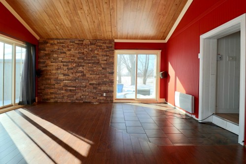 Salon - 1510 Route Ste-Anne E., Yamachiche, QC - Indoor Photo Showing Other Room