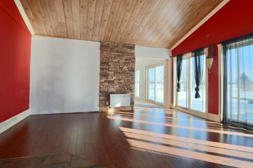 Salon - 1510 Route Ste-Anne E., Yamachiche, QC - Indoor Photo Showing Other Room