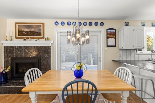 Coin-repas - 117 Rue Melrose, Hudson, QC - Indoor Photo Showing Dining Room With Fireplace