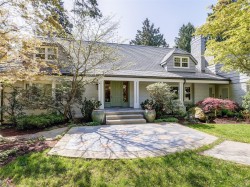 3977 Lexington Ave Saanich, BC V8N 3Z5