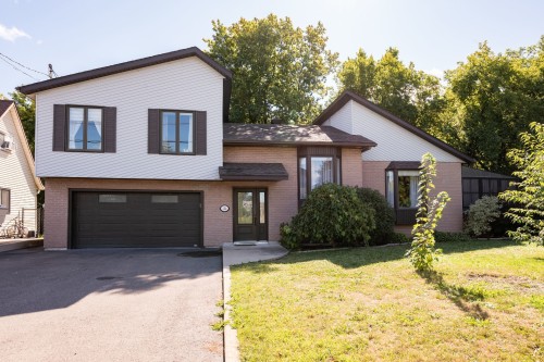 124 Ch. du Petit-St-Régis N.  Saint-Constant, QC J5A 1K8