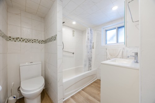 Salle de bains - 9153 Av. Millen, Montréal (Ahuntsic-Cartierville), QC - Indoor Photo Showing Bathroom