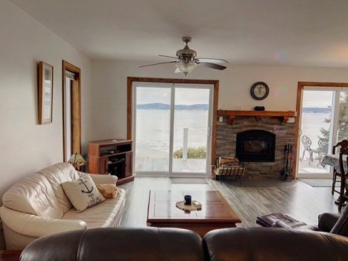 Living Room - 4 Ch. Glenn, Escuminac, QC - Indoor Photo Showing Living Room With Fireplace
