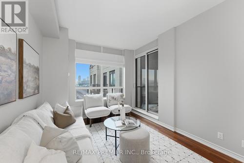 Ph20 - 16 Dallimore Circle, Toronto, ON - Indoor Photo Showing Living Room
