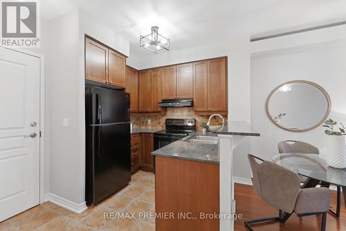 Ph20 - 16 Dallimore Circle, Toronto, ON - Indoor Photo Showing Kitchen