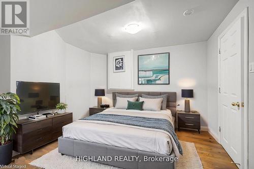 4781 Crystal Rose Drive, Mississauga, ON - Indoor Photo Showing Bedroom