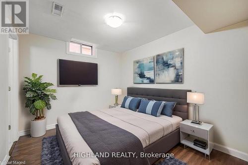 4781 Crystal Rose Drive, Mississauga, ON - Indoor Photo Showing Bedroom