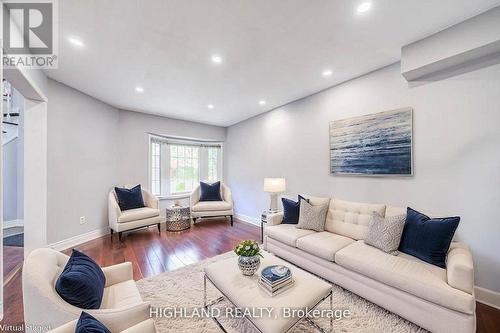 4781 Crystal Rose Drive, Mississauga, ON - Indoor Photo Showing Living Room