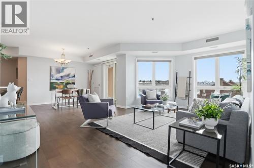 702 902 Spadina Crescent E, Saskatoon, SK - Indoor Photo Showing Living Room