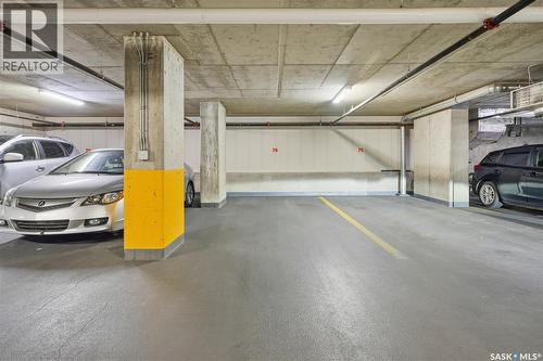 702 902 Spadina Crescent E, Saskatoon, SK - Indoor Photo Showing Garage