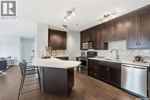 702 902 Spadina Crescent E, Saskatoon, SK - Indoor Photo Showing Kitchen With Upgraded Kitchen