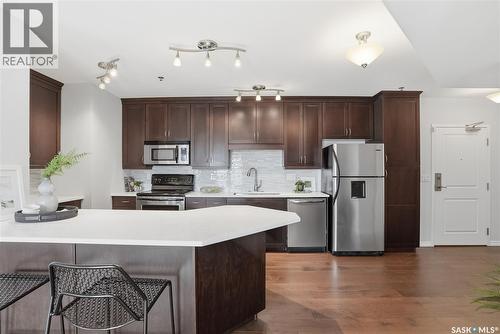702 902 Spadina Crescent E, Saskatoon, SK - Indoor Photo Showing Kitchen With Stainless Steel Kitchen