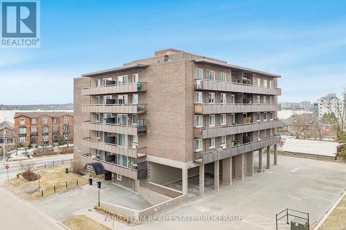 48 - 2 ALBERT STREET  Barrie, ON L4M 3S4