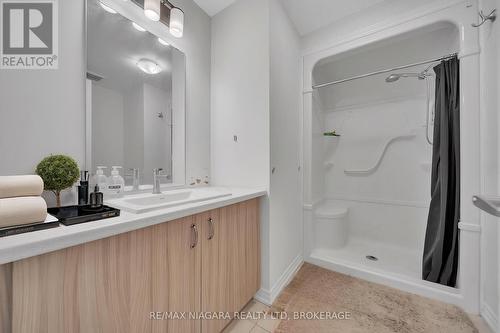 120 Renfrew Trail, Welland (N. Welland), ON - Indoor Photo Showing Bathroom