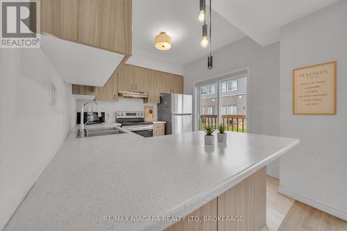 120 Renfrew Trail, Welland (N. Welland), ON - Indoor Photo Showing Kitchen