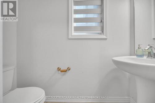 120 Renfrew Trail, Welland (N. Welland), ON - Indoor Photo Showing Bathroom