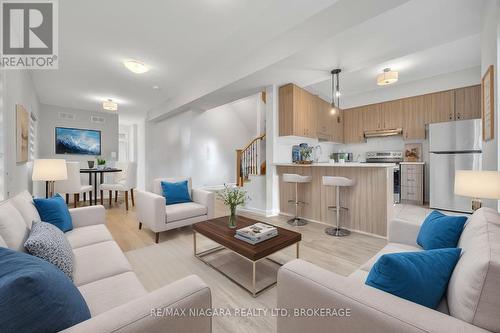 120 Renfrew Trail, Welland (N. Welland), ON - Indoor Photo Showing Living Room
