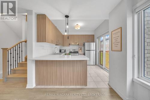 120 Renfrew Trail, Welland (N. Welland), ON - Indoor Photo Showing Kitchen