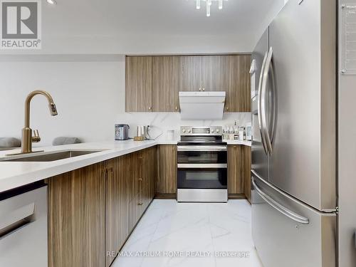 18 Teasel Way, Markham, ON - Indoor Photo Showing Kitchen