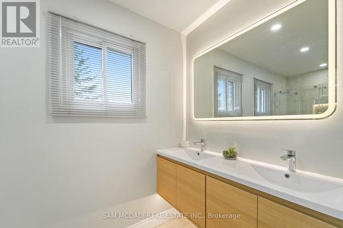 4pc Ensuite - 2032 Shannon Drive, Mississauga, ON - Indoor Photo Showing Bathroom
