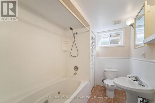 2032 Shannon Drive, Mississauga, ON - Indoor Photo Showing Bathroom