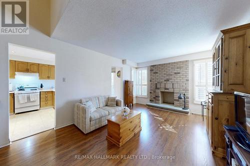 5 Valley Crescent, Aurora, ON - Indoor Photo Showing Living Room With Fireplace