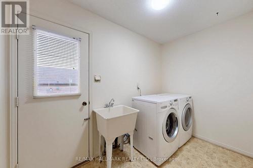 5 Valley Crescent, Aurora, ON - Indoor Photo Showing Laundry Room