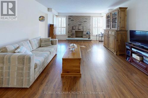 5 Valley Crescent, Aurora, ON - Indoor Photo Showing Living Room With Fireplace