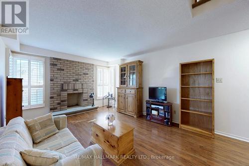 5 Valley Crescent, Aurora, ON - Indoor Photo Showing Living Room With Fireplace