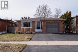 31 COXWELL Crescent  Brantford, ON N3P 1P5