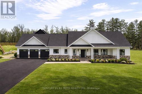 4 FRIESIAN COURT  Oro-Medonte, ON L0K 1E0