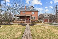 305 TRENT STREET W  Whitby (Downtown Whitby), ON L1N 1M3