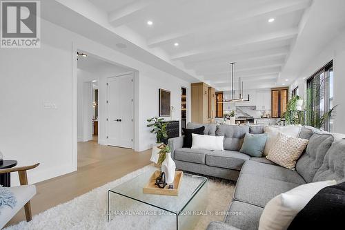 72 Arrowwood Path, Middlesex Centre (Ilderton), ON - Indoor Photo Showing Living Room