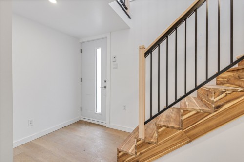 Hall d'entrée/Vestibule - 5 Rue Beaulne, Waterloo, QC - Indoor Photo Showing Other Room